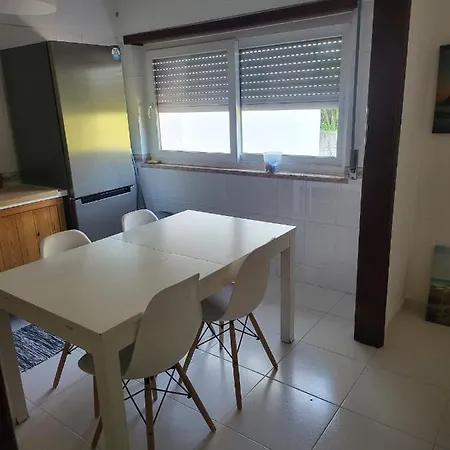 3 Bedroom Flat Near Costa Da Apartment Caparica
